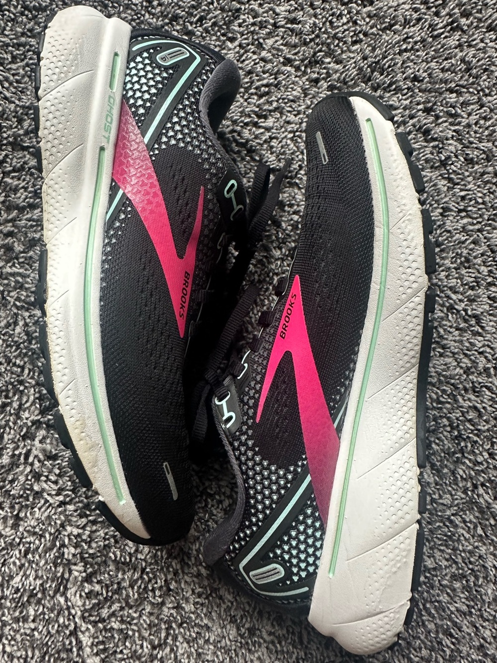 Women’s BROOKS GHOST 14 Black & Pink Running Walking Gym Shoes Size 8